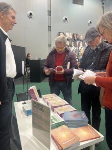 Peter Kunc z bralci na Slovenskem knjižnem sejmu 2025