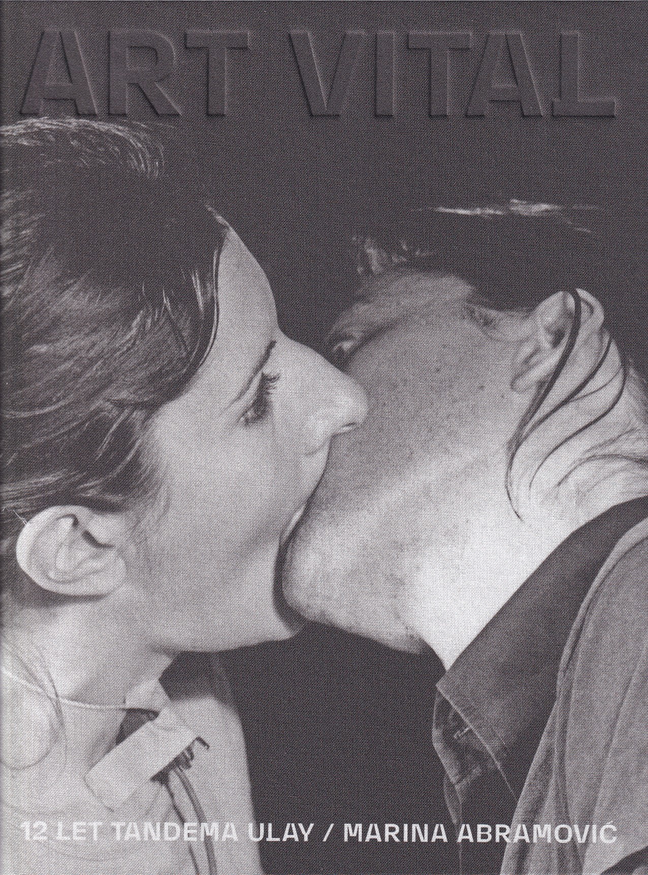 Naslovnica razstavnega kataloga ART VITAL – 12 let tandema Ulay / Marina Abramović