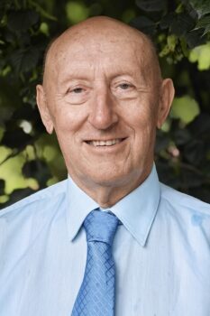 portret slovenskega pisatelja Ivana Sivca v Grosupljem. Posnel ga je Primož Jakopin 24. junija 2024.
