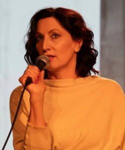 Ksenija Medved predstavitev knjige ta svet potrebuje neznost1 - Spletna knjigarna Buča