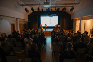 Ksenija Medved predstavitev knjige ta svet potrebuje neznost3 - Spletna knjigarna Buča