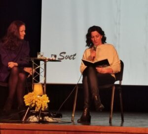 Ksenija Medved predstavitev knjige ta svet potrebuje neznost4 copy - Spletna knjigarna Buča